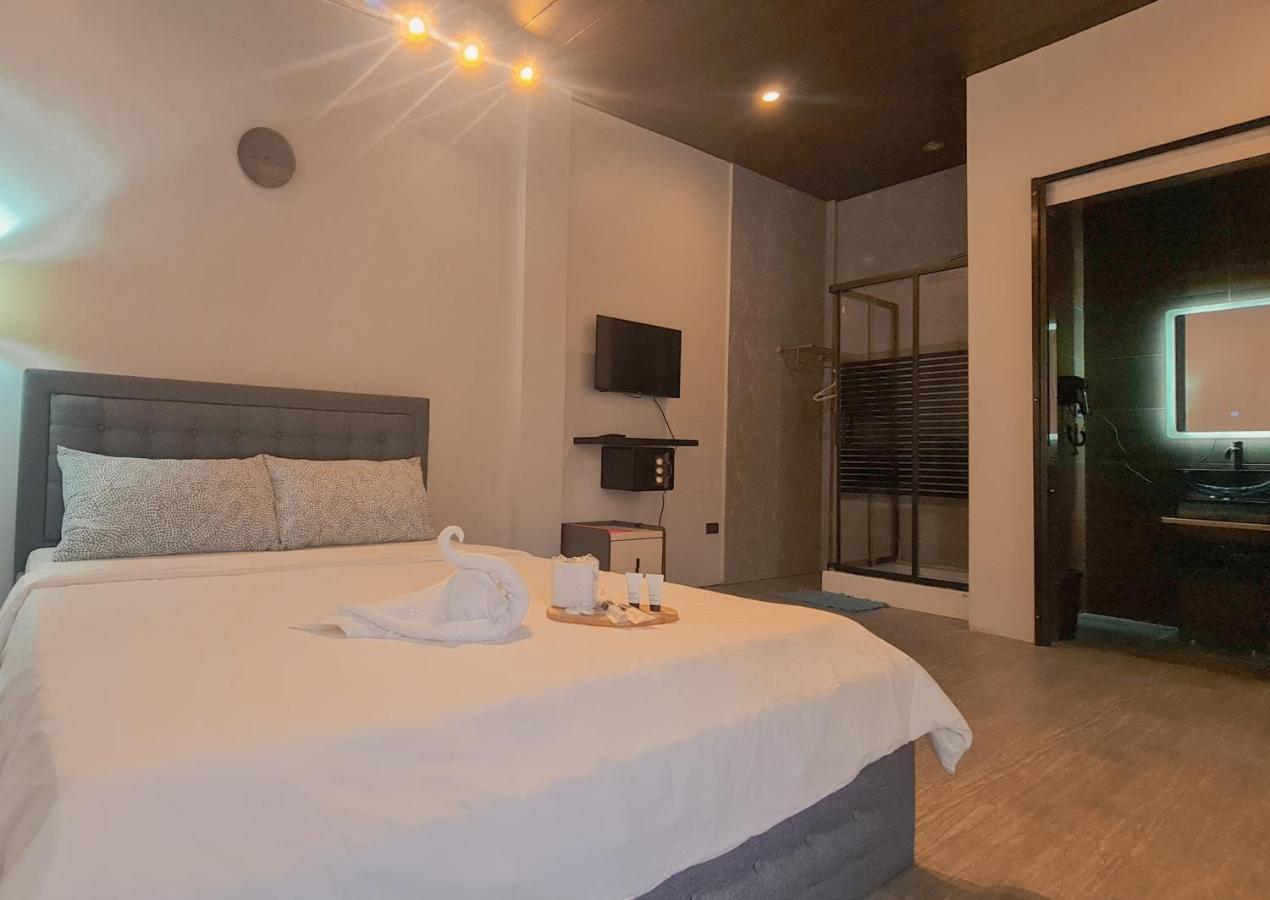 De Porch Hotel Bolinao Exterior photo