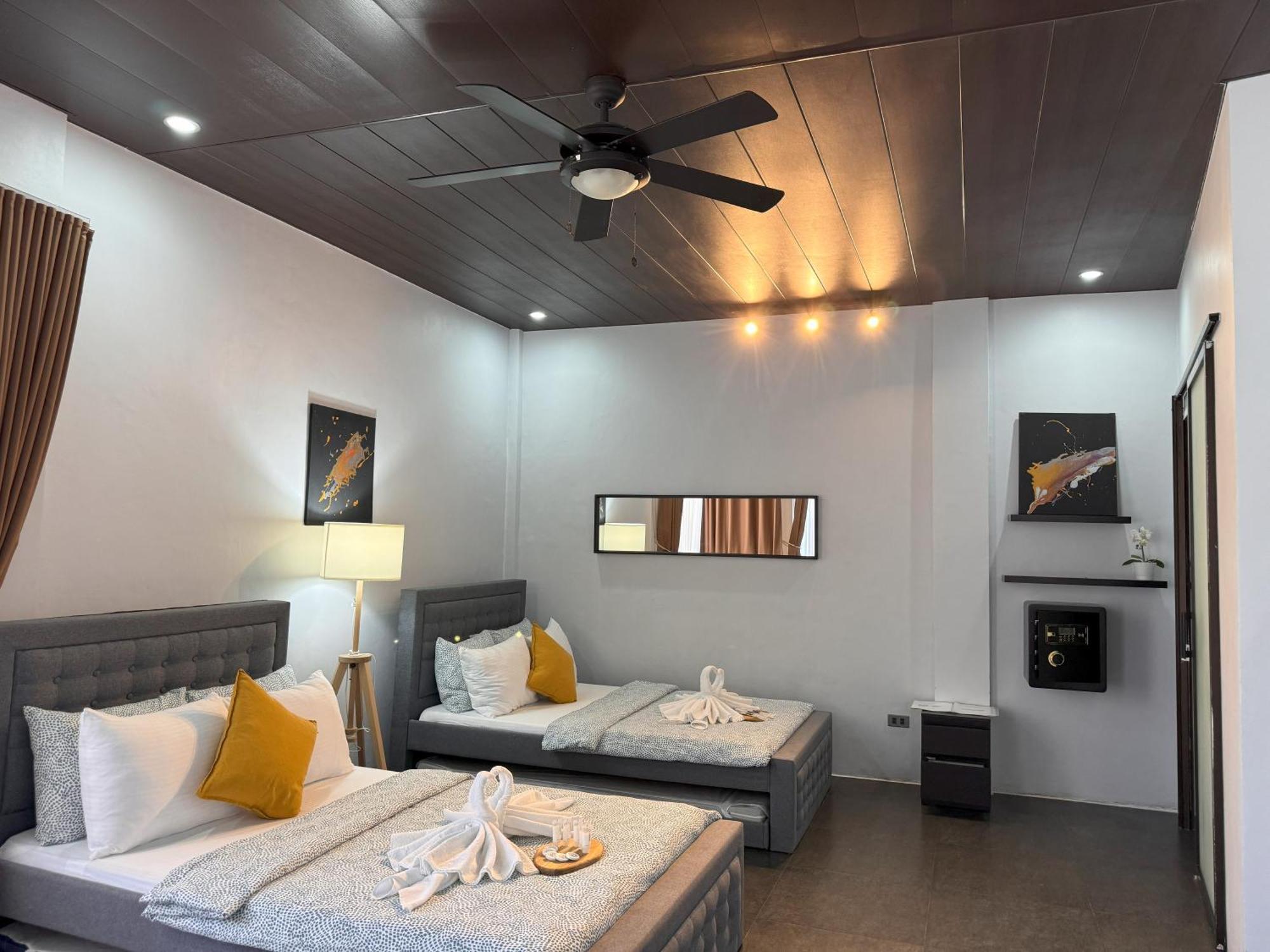 De Porch Hotel Bolinao Exterior photo